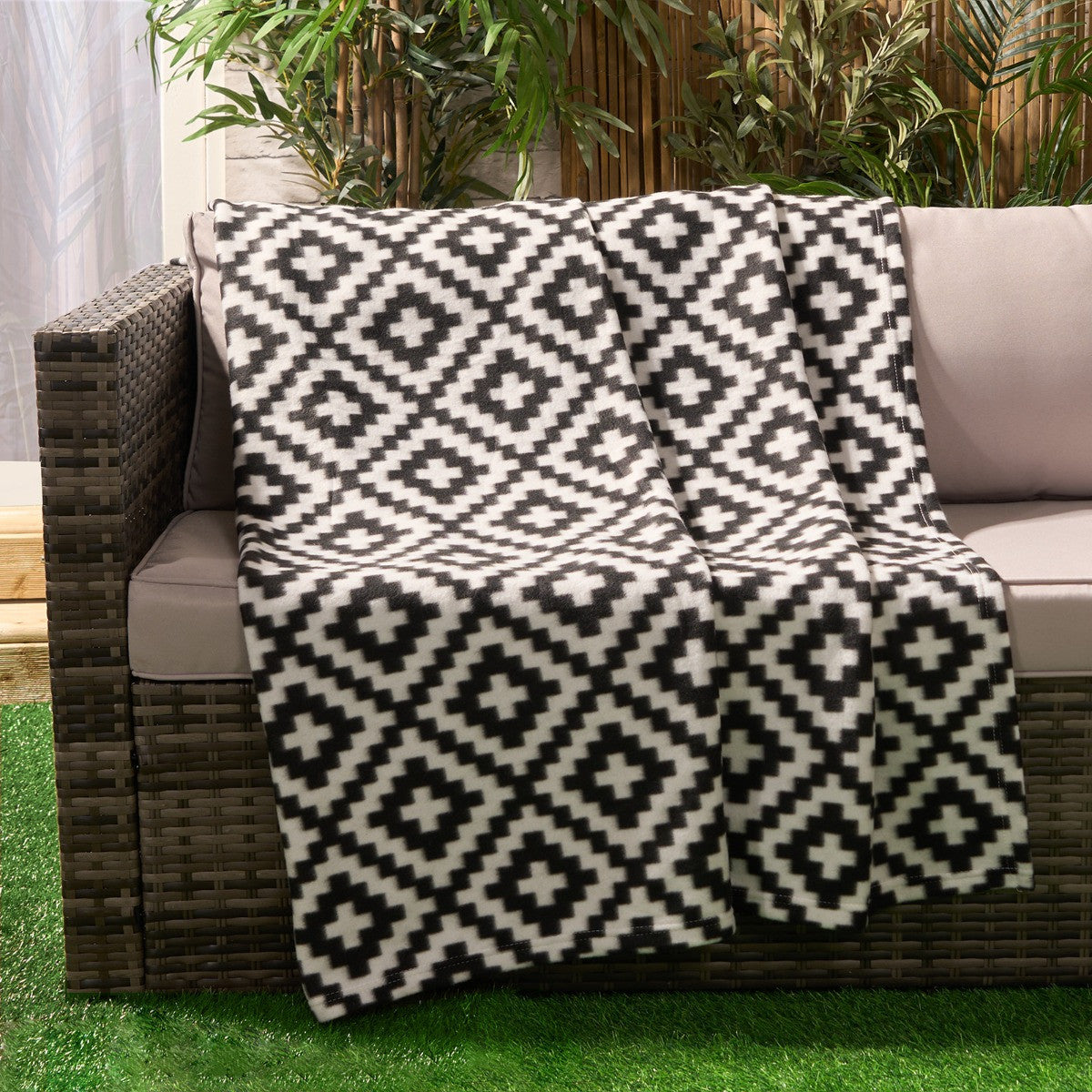 Geometric Tile Print Fleece Throw Monochrome